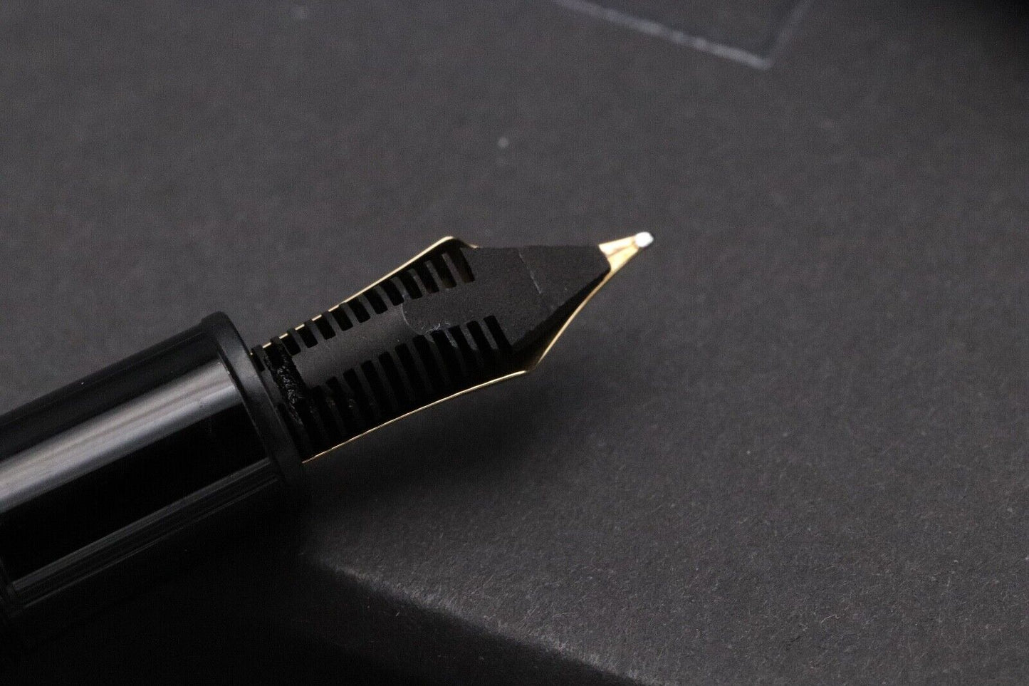 Montblanc Meisterstuck 146 LeGrand Gold Coated Fountain Pen - Monotone M Nib image 3