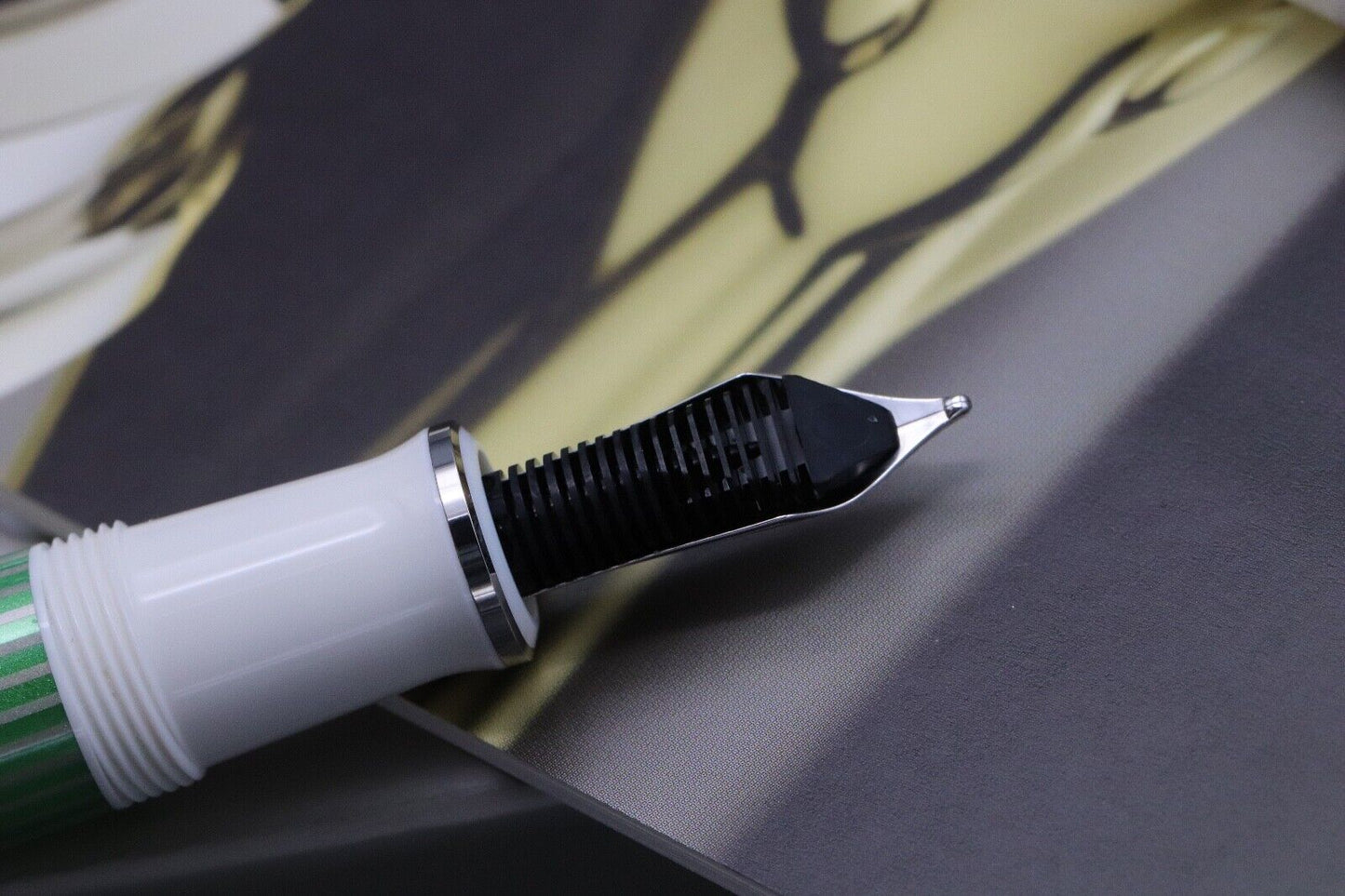 Pelikan Souveran M605 Green White Fountain Pen image 4