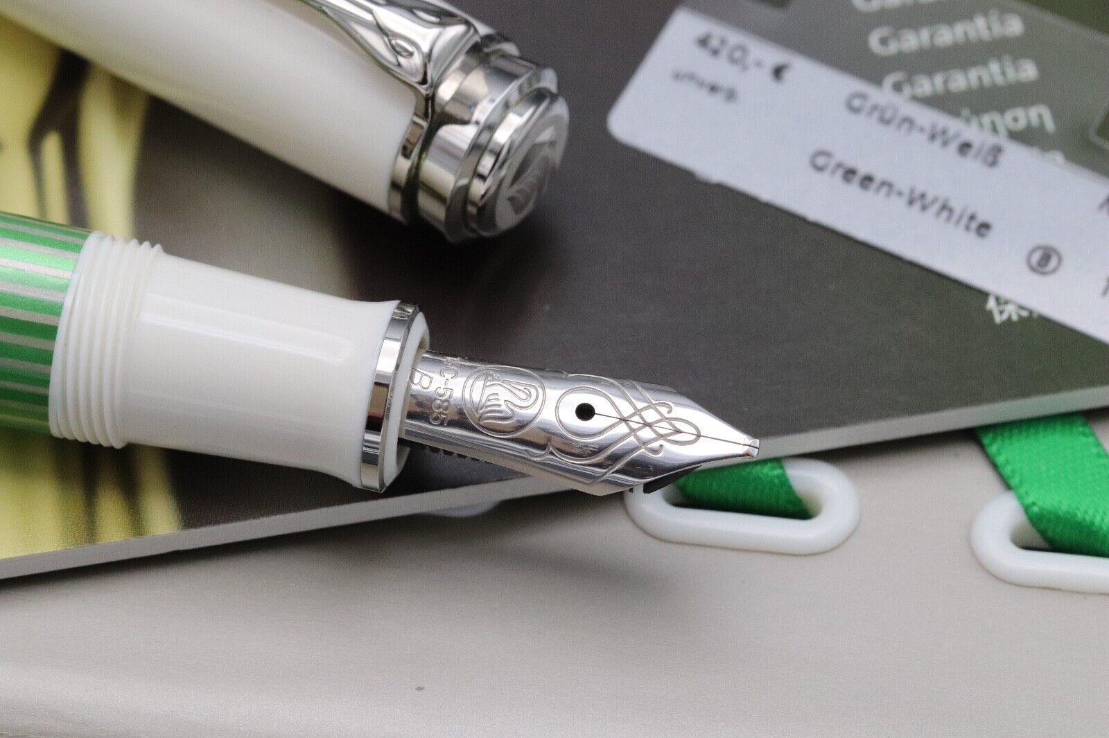 Pelikan Souveran M605 Green White Fountain Pen - Broad Nib image 2