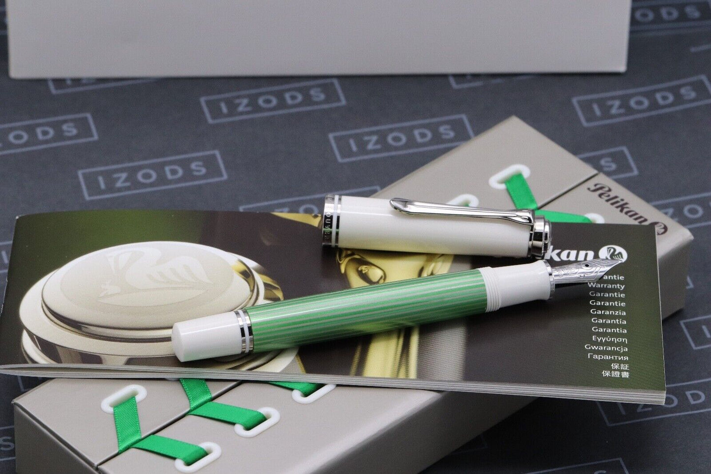 Pelikan Souveran M605 Green White Fountain Pen image 1