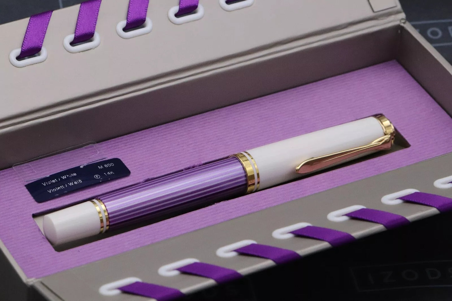 Pelikan Souveran M600 Violet White Special Edition Fountain Pen - Fine Nib image 5