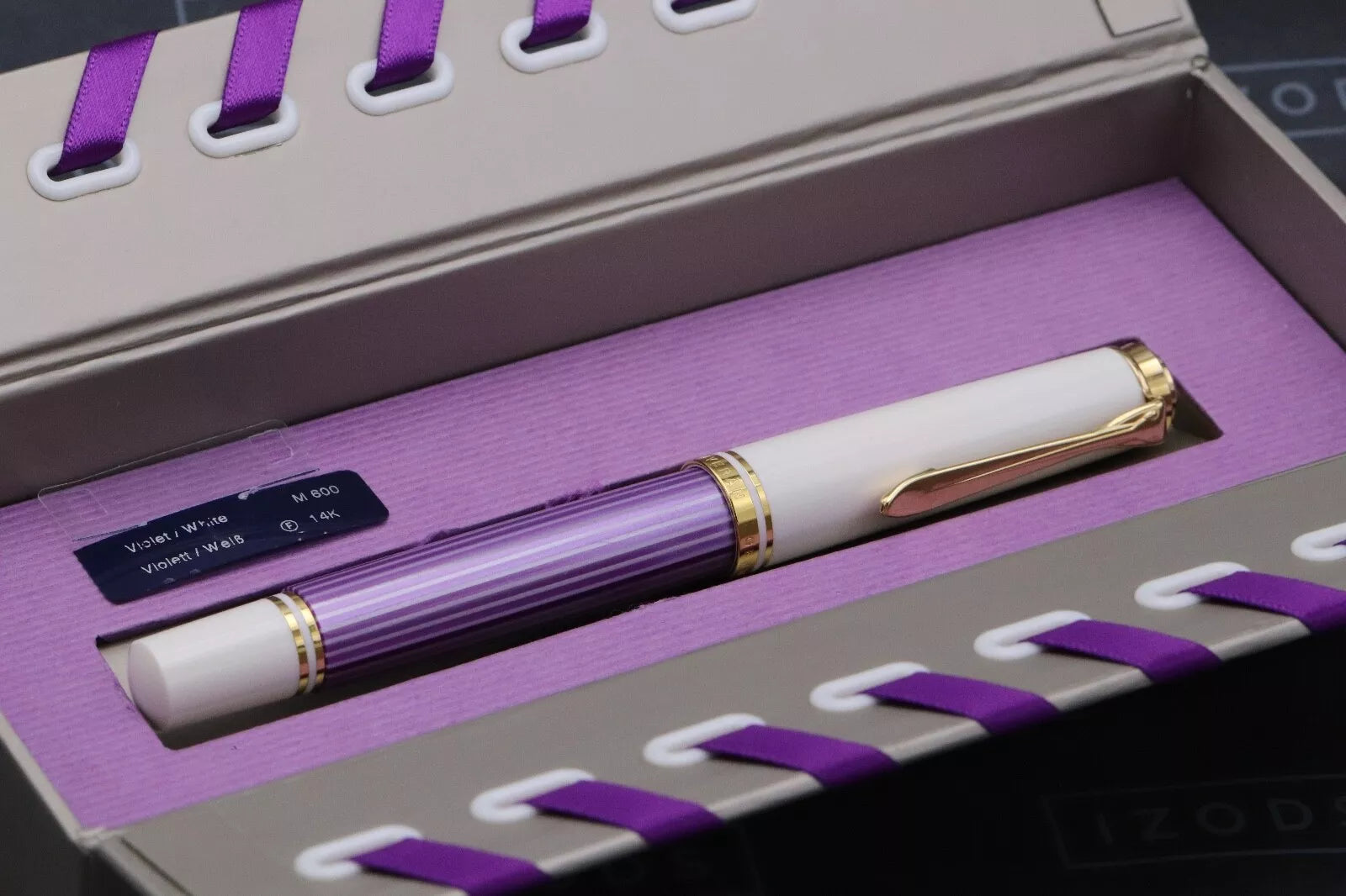 Pelikan Souveran M600 Violet White Special Edition Fountain Pen - Fine Nib image 5