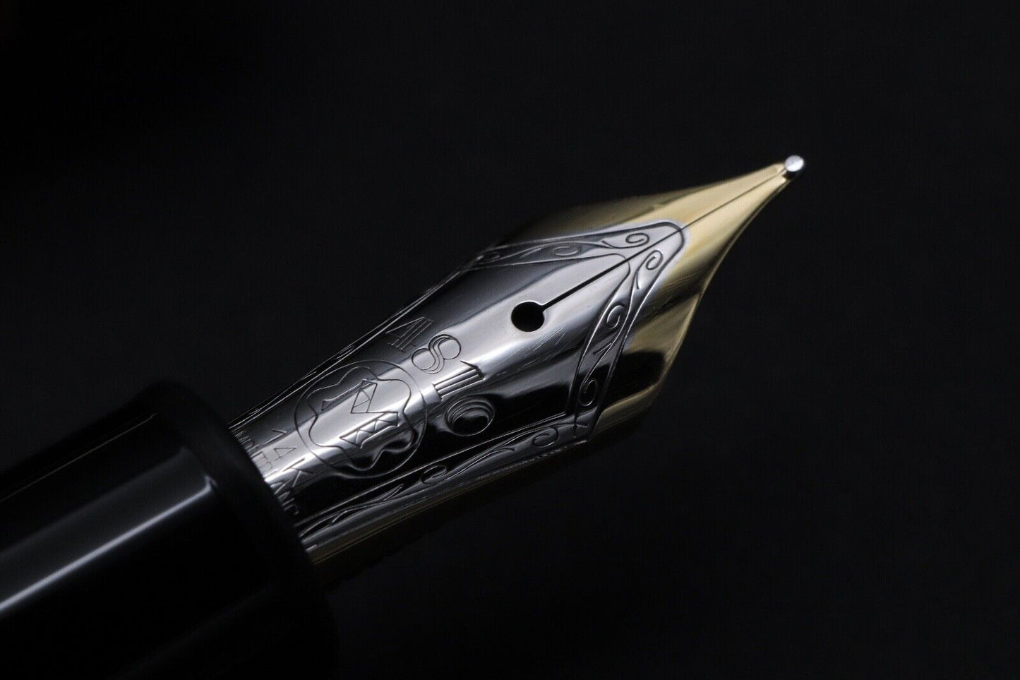 Montblanc Meisterstuck 146 LeGrand Gold-Coated Fountain Pen image 3