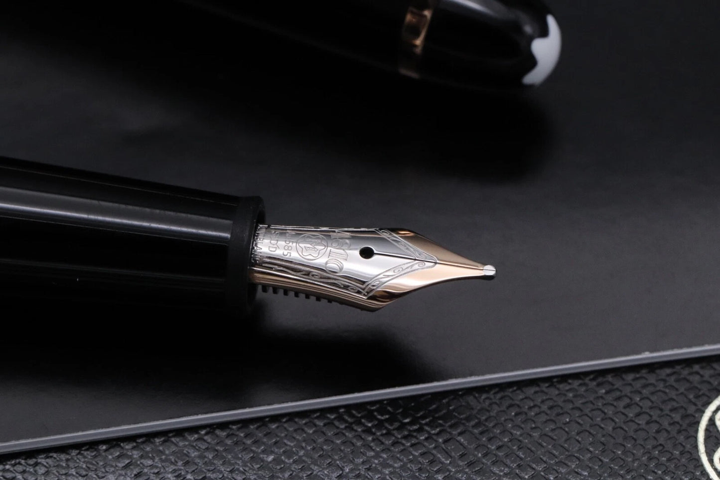 Montblanc Meisterstuck 145 Classique Red Gold Coated Fountain Pen - UNUSED image 6
