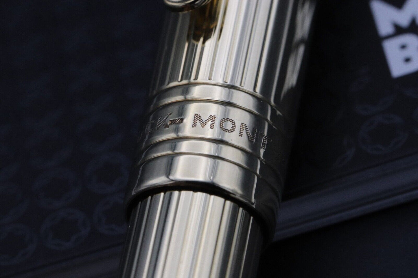 Montblanc Meisterstuck 144 Classique Pinstripe Solid Gold Fountain Pen image 4
