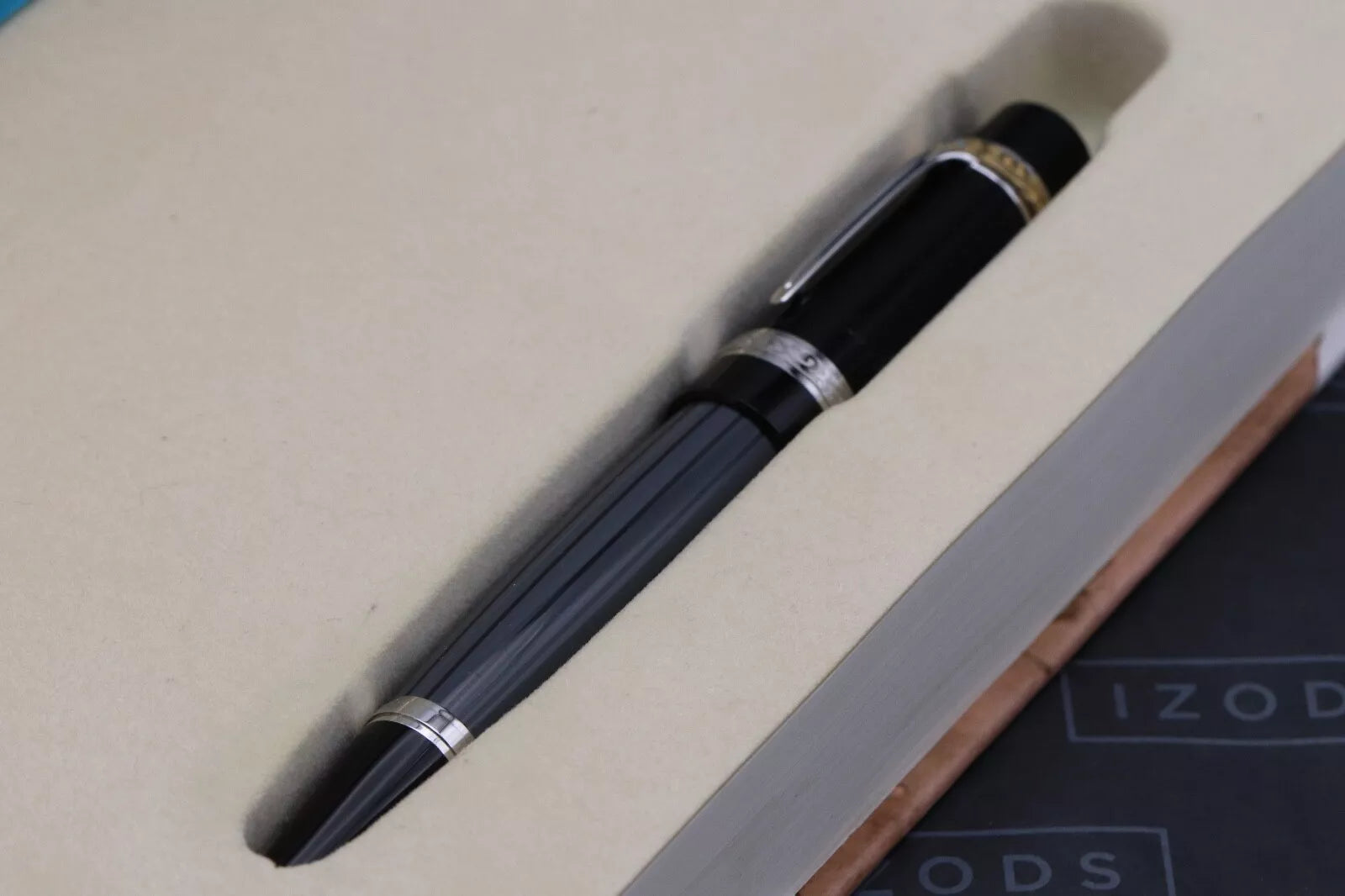 Montblanc Writers Edition Honore de Balzac Fountain Pen - EF Nib image 4