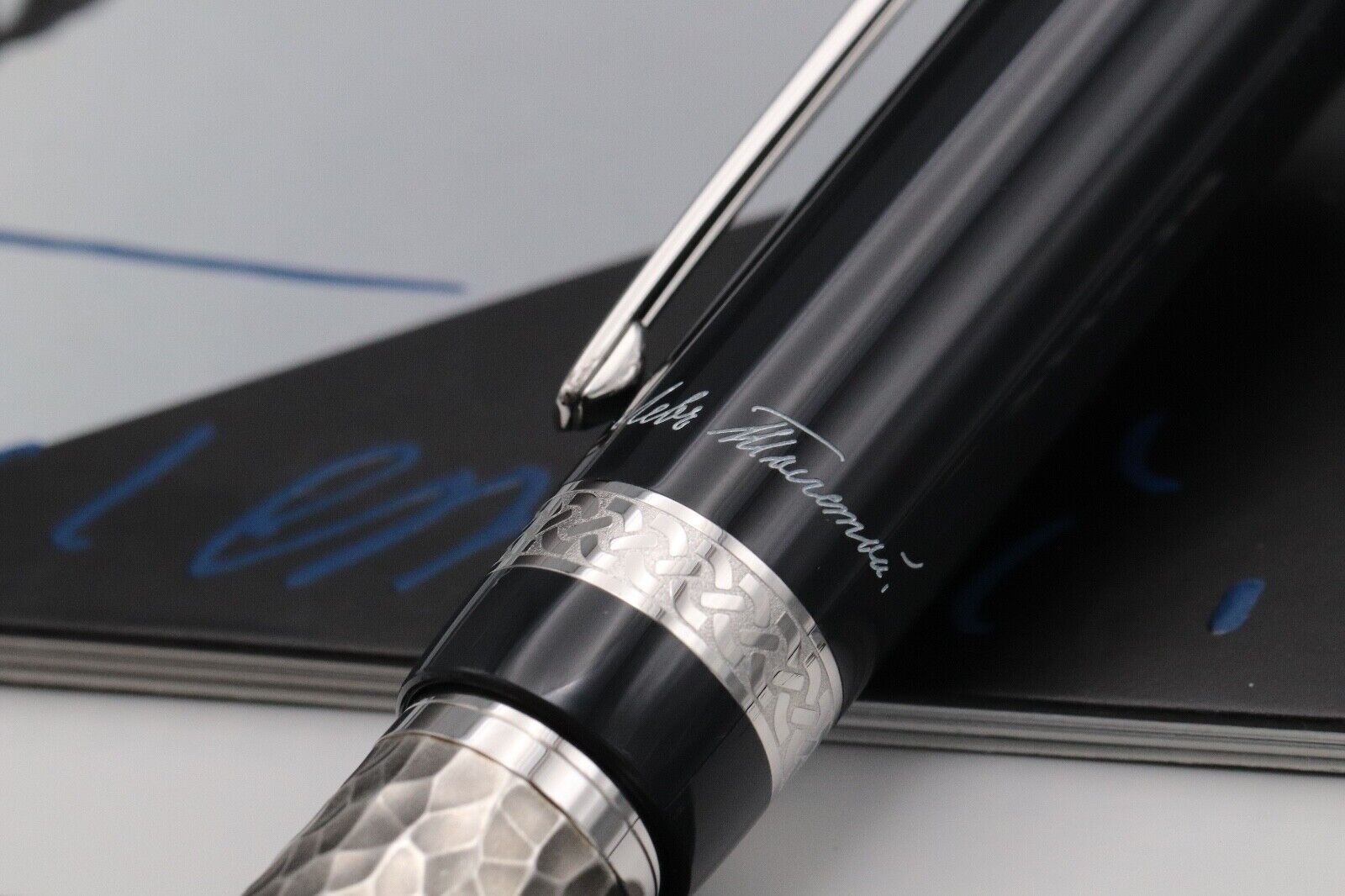 Montblanc Writers Edition Leo Tolstoy Fountain Pen - UNUSED image 4