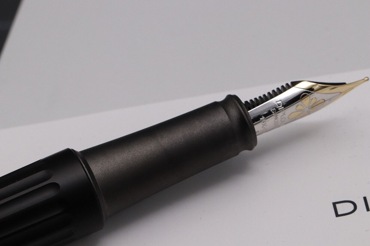 Diplomat Aero Black Fountain Pen - 14k Medium Nib image 4