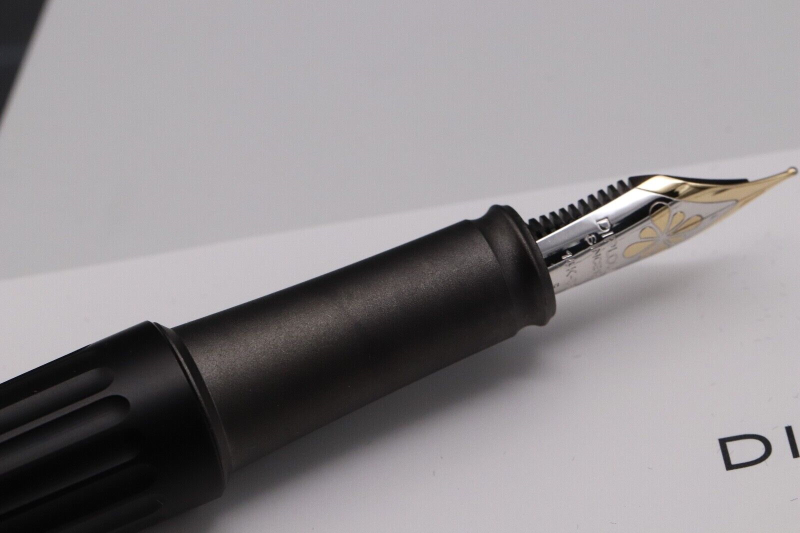 Diplomat Aero Black Fountain Pen - 14k Medium Nib image 4
