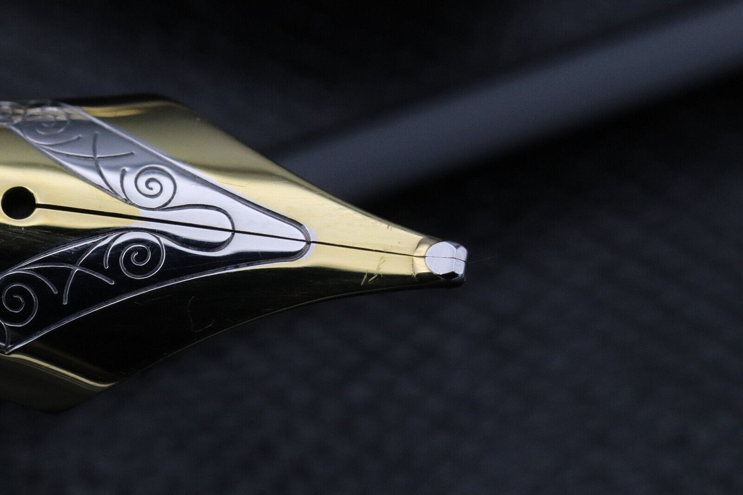 Montblanc Meisterstuck 149 Gold-Coated Fountain Pen - BB Nib image 3