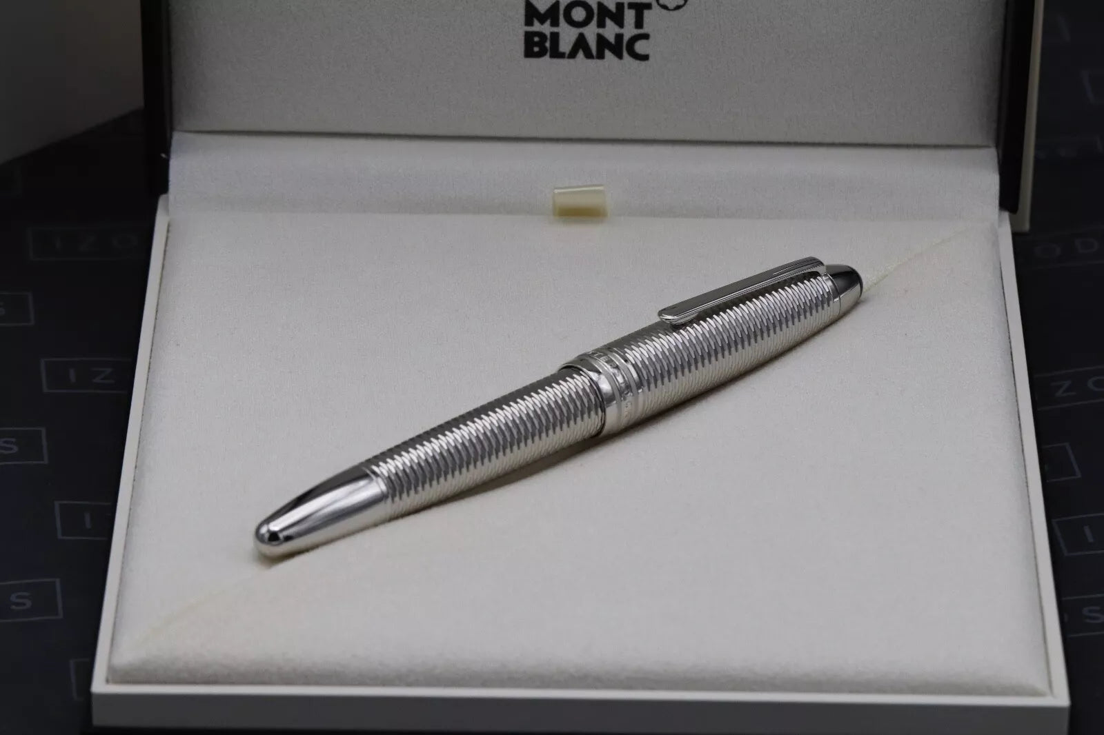 Montblanc Meisterstuck LeGrand Geometry Platinum-Coated Rollerball Pen image 6