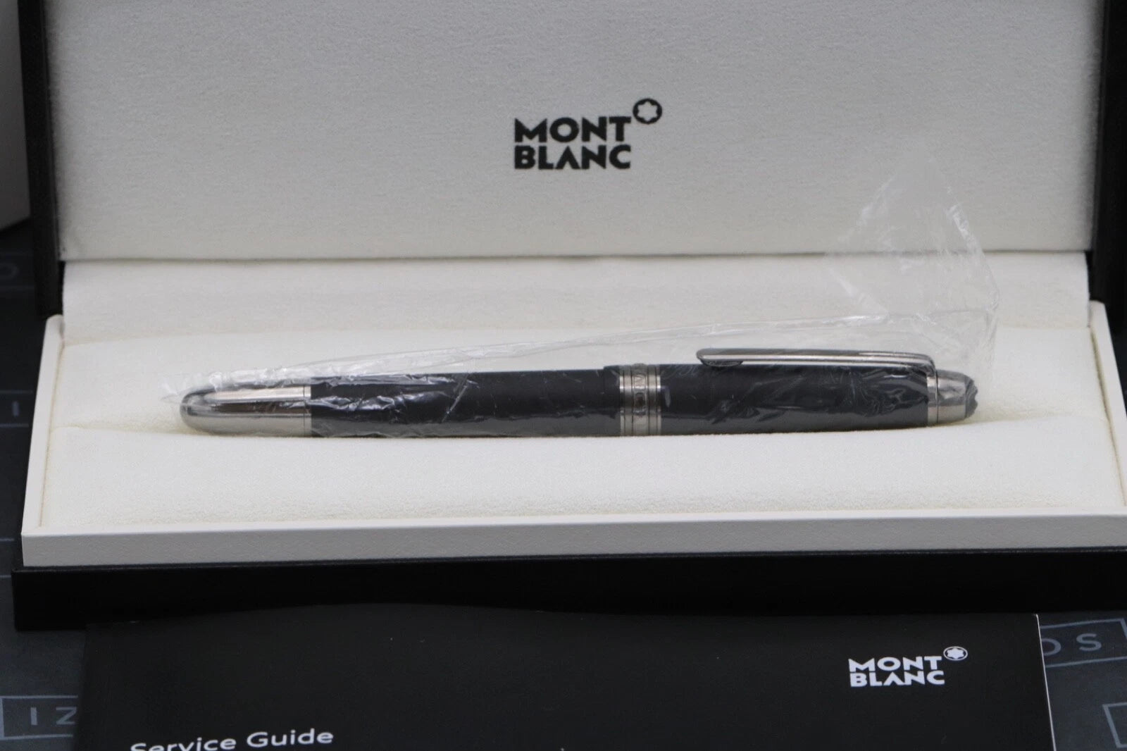 Montblanc Meisterstuck Classique Ultra Black Fountain Pen image 5