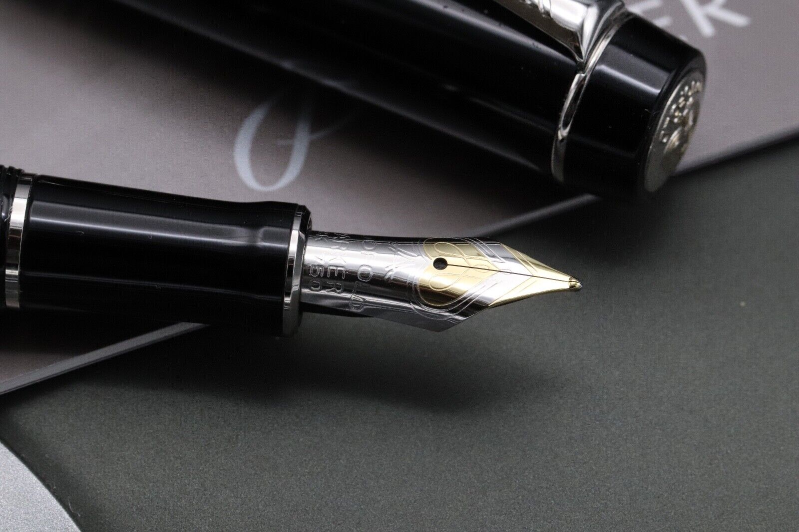 Parker Duofold Mini Black Fountain Pen image 2