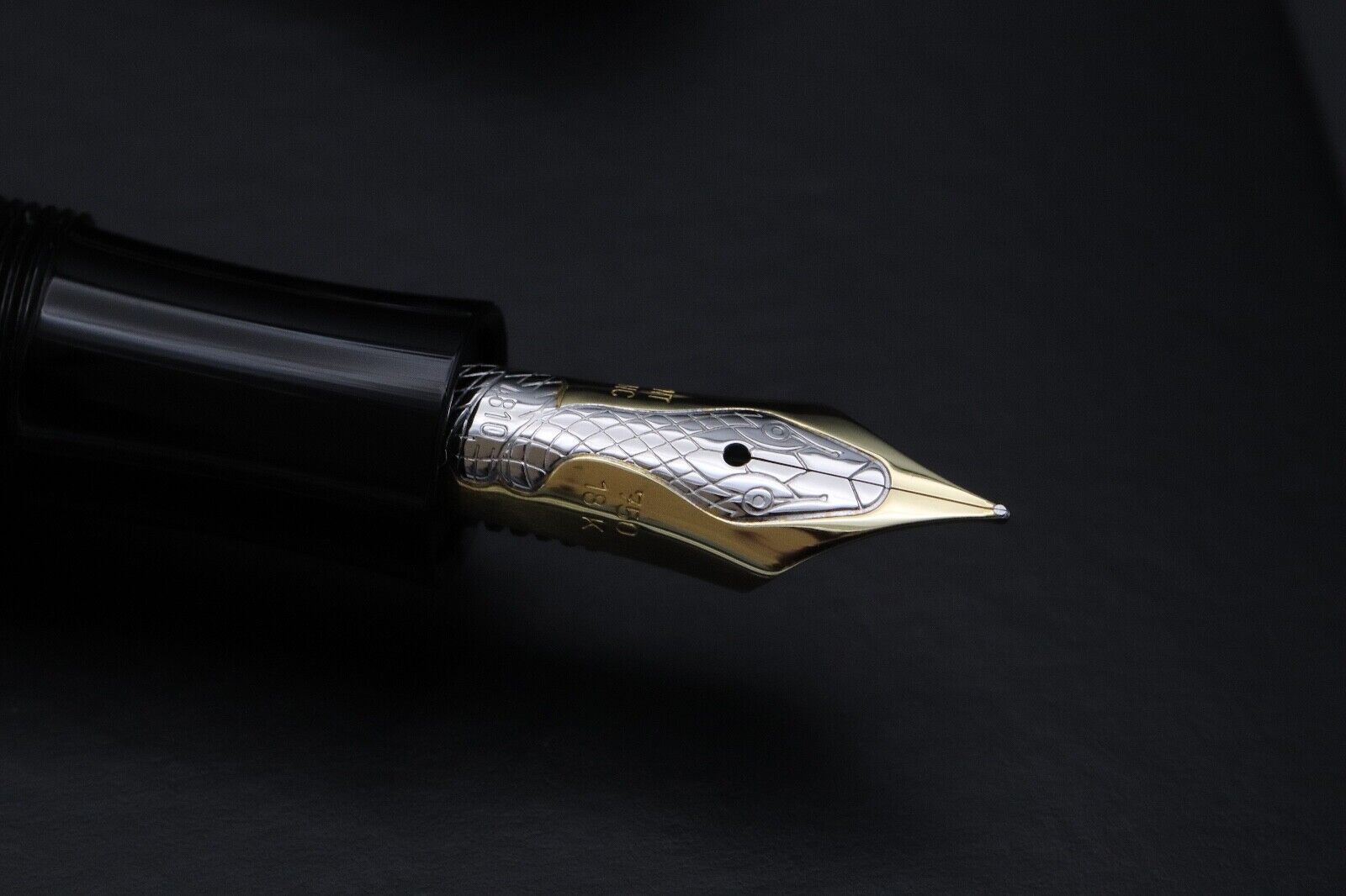 Montblanc Writers Edition Agatha Christie Fountain Pen - NEVER INKED - Fine Nib image 2