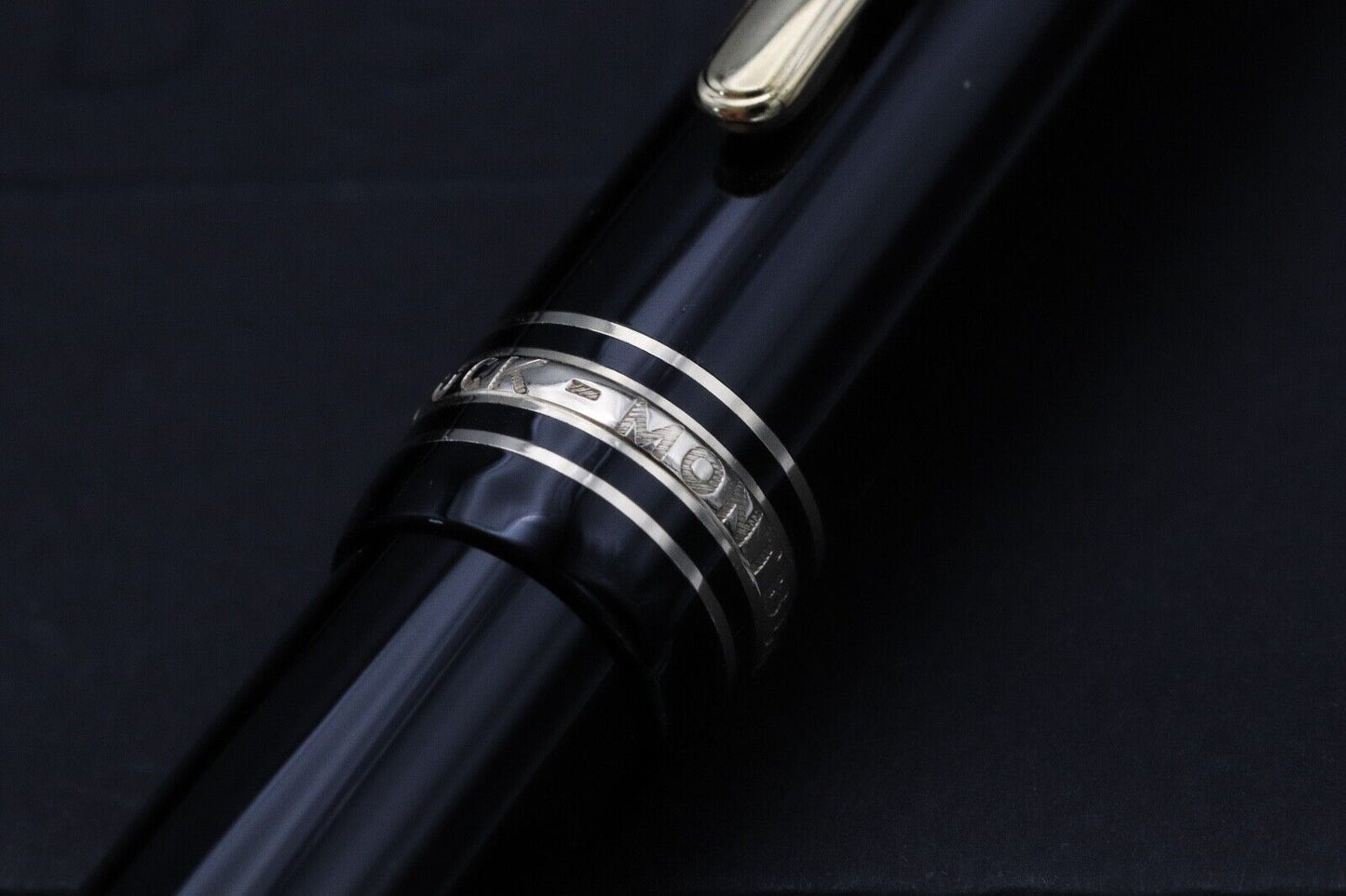 Montblanc Meisterstuck 147 Traveller Gold Line Fountain Pen with Pouch - EF Nib image 4