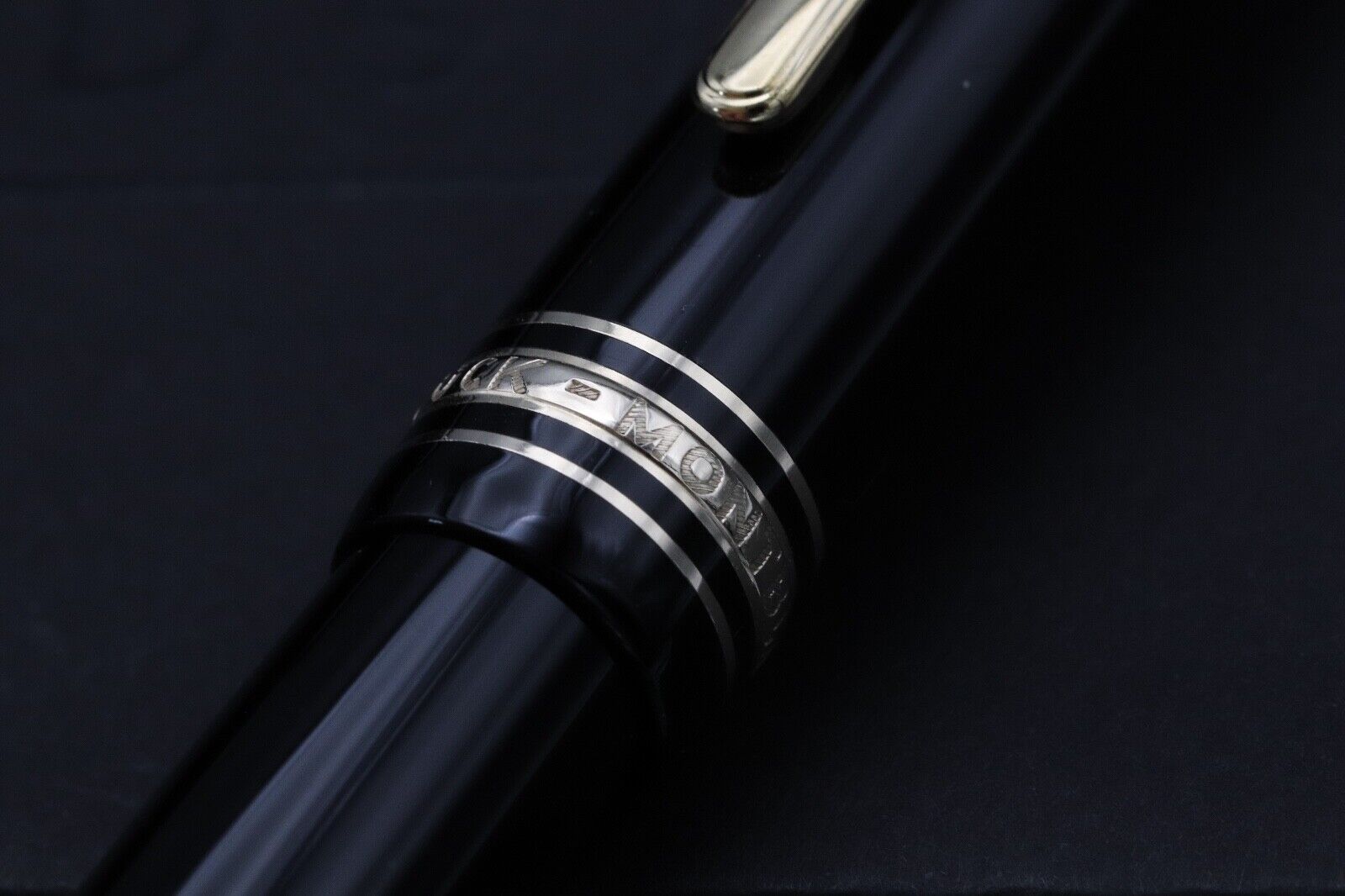 Montblanc Meisterstuck 147 Traveller Gold Line Fountain Pen with Pouch - EF Nib image 4