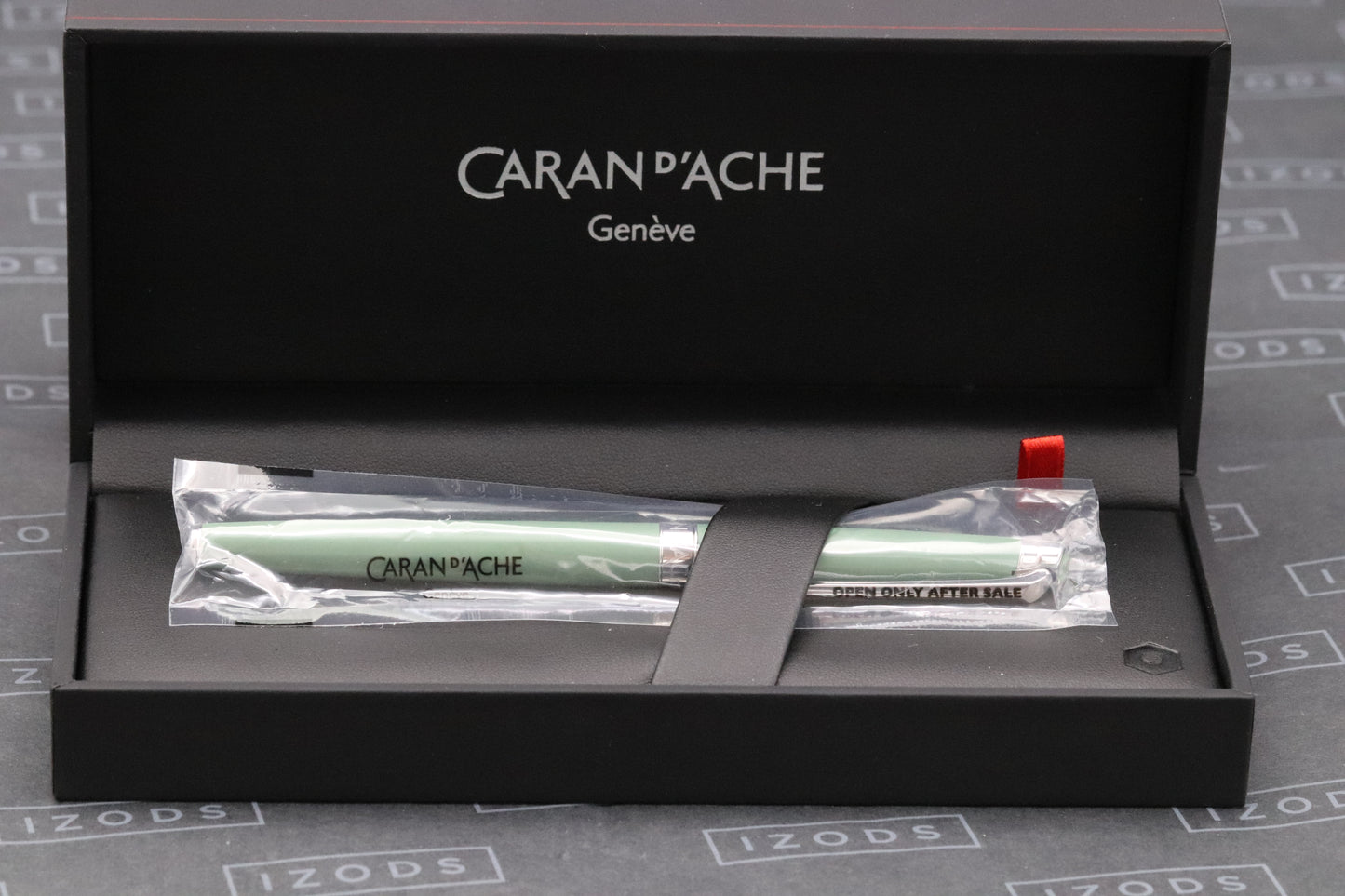 Caran d'Ache Leman Slim Vert de Gris Fountain Pen - Broad Nib