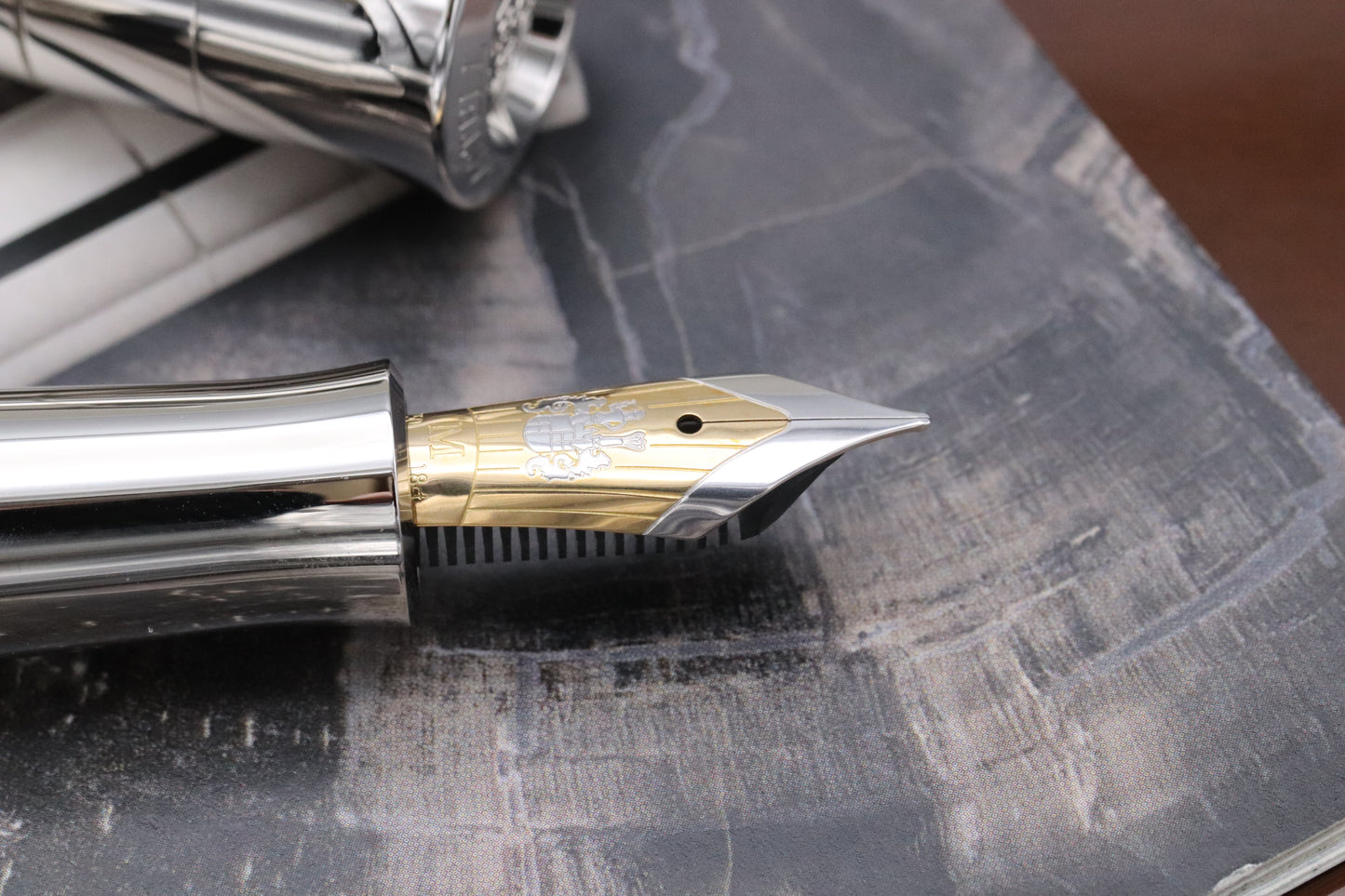 Graf von Faber-Castell Pen of the Year 2007 Petrified Wood Fountain Pen - UNUSED