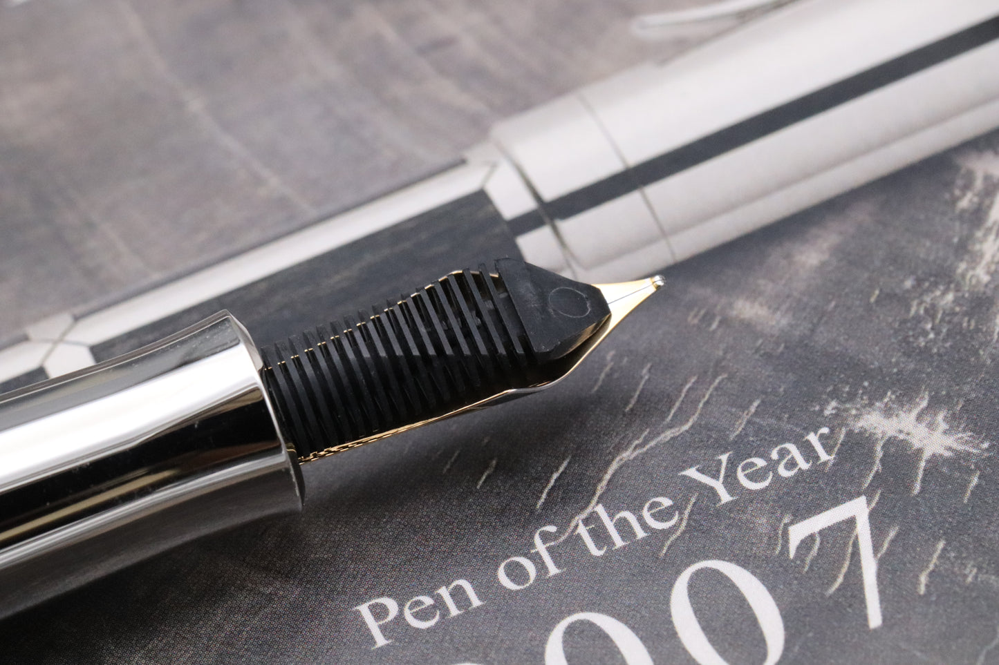 Graf von Faber-Castell Pen of the Year 2007 Petrified Wood Fountain Pen - UNUSED