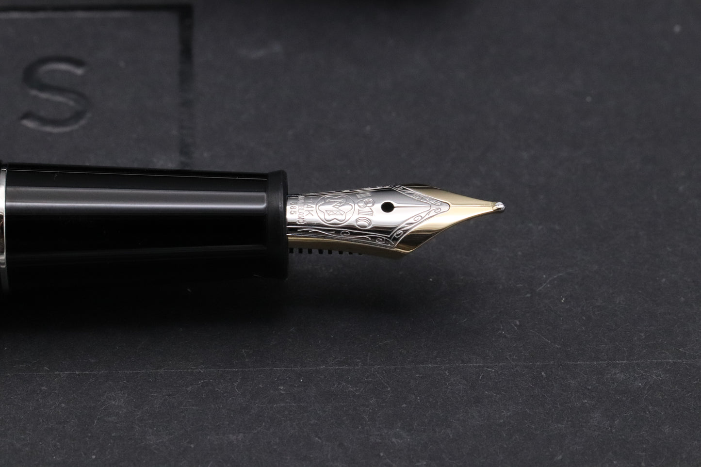 Montblanc Meisterstuck 145 Classique Platinum Coated Fountain Pen - Medium Nib