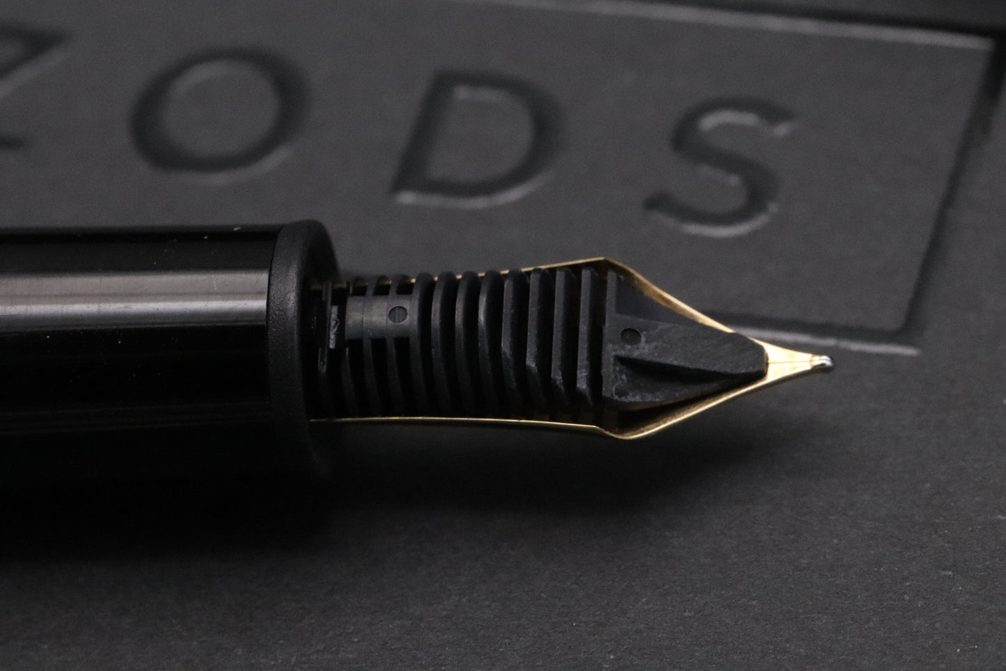 Montblanc Meisterstuck LeGrand Gold Line Fountain Pen - Fine Nib