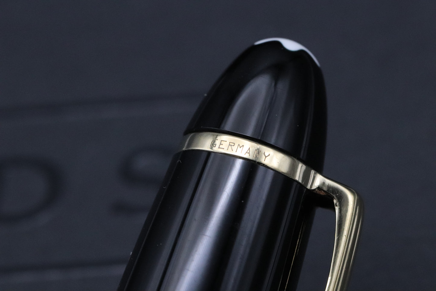 Montblanc Meisterstuck LeGrand Gold Line Fountain Pen - Fine Nib