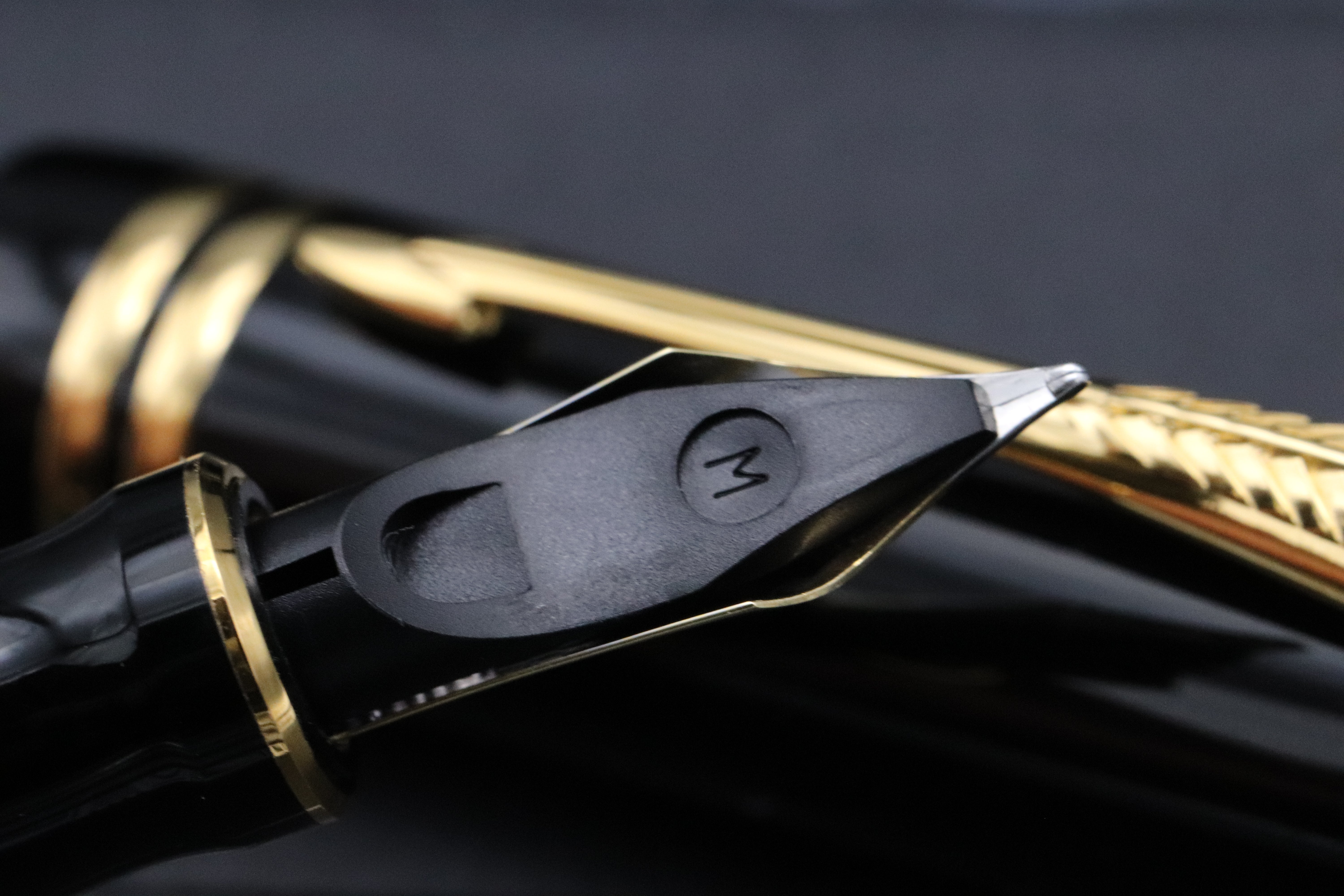 Parker Duofold Centennial Black GT Fountain Pen - MK2 - 1996 – IZODS