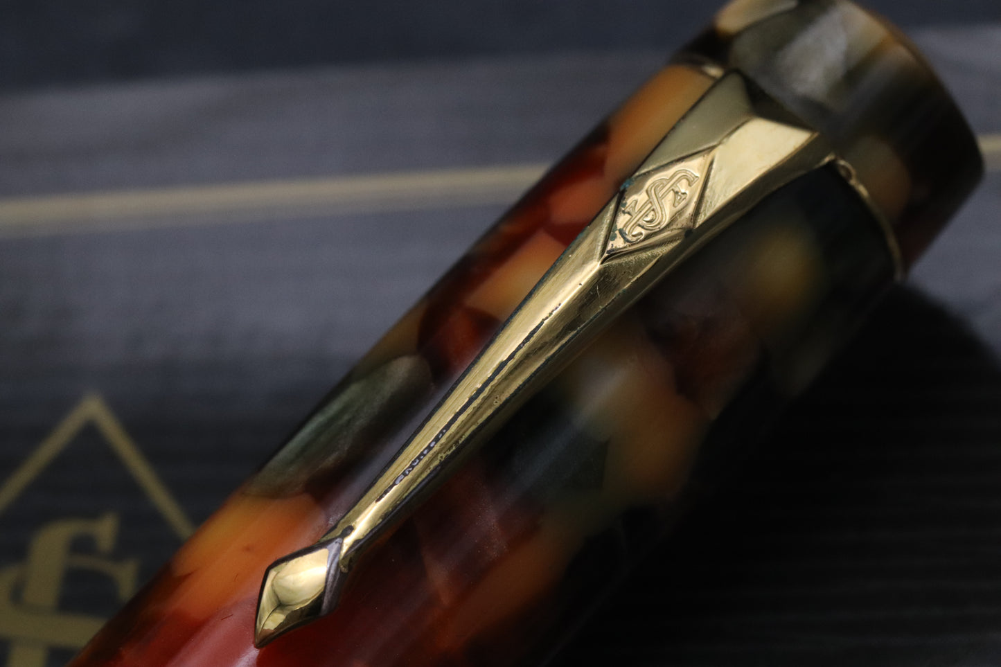 Conway Stewart Belliver Coral Green Fountain Pen - IM Nib