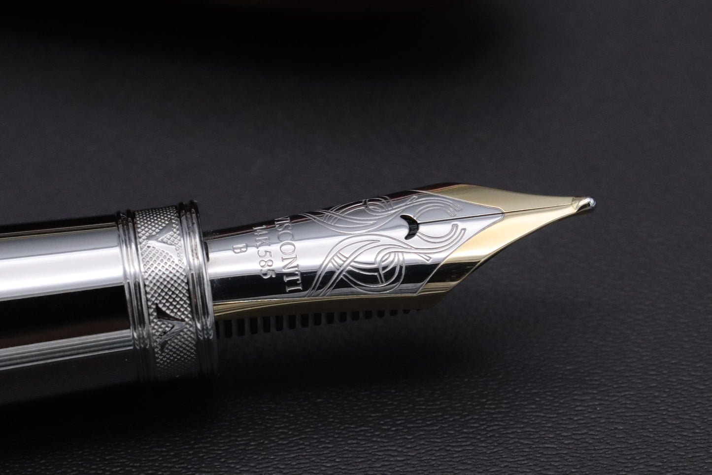 Visconti Van gogh Maxi 1st Generation Sandal Brown Fountain Pen - 14k Broad Nib