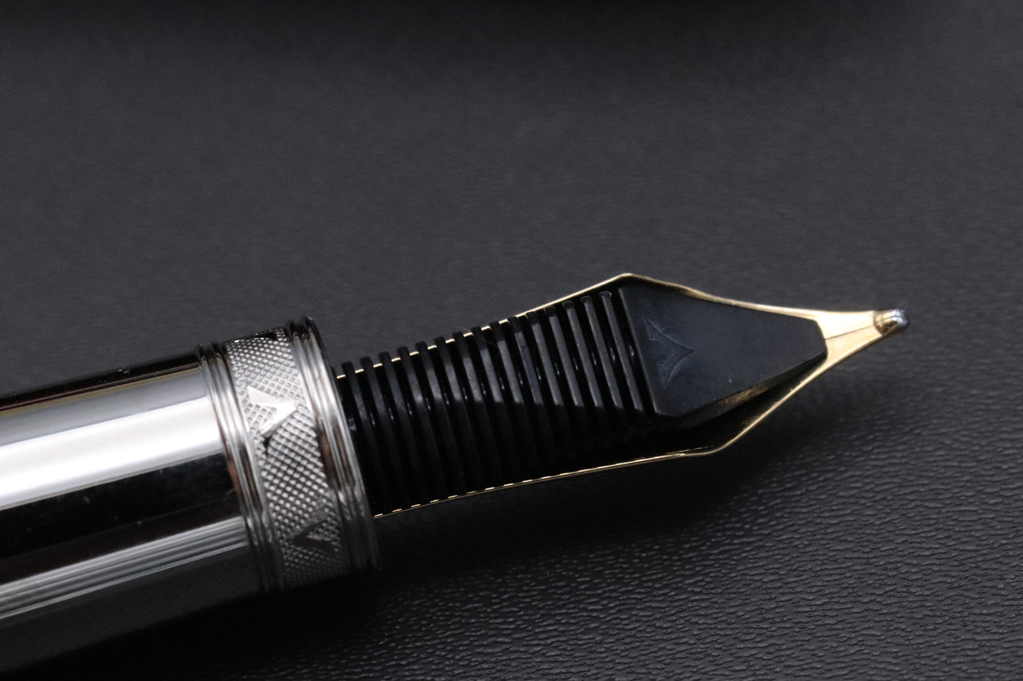 Visconti Van gogh Maxi 1st Generation Sandal Brown Fountain Pen - 14k Broad Nib