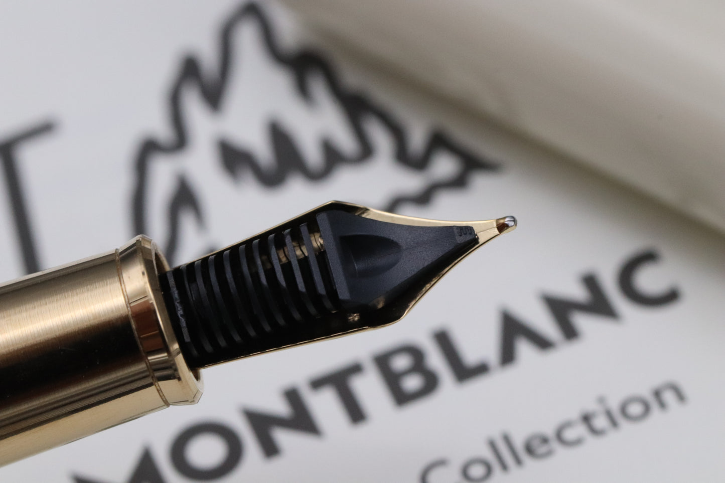 Montblanc Heritage Rouge et Noir Baby Ivory-Coloured Fountain Pen - Fine Nib