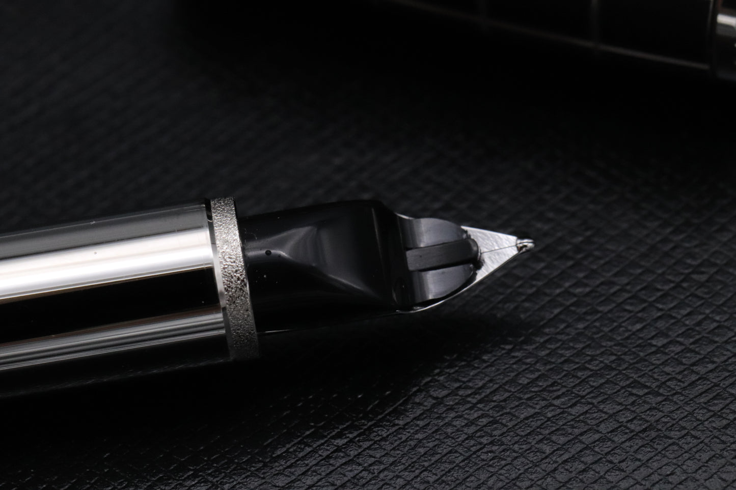 Montblanc Starwalker Rubber Platinum Fountain Pen