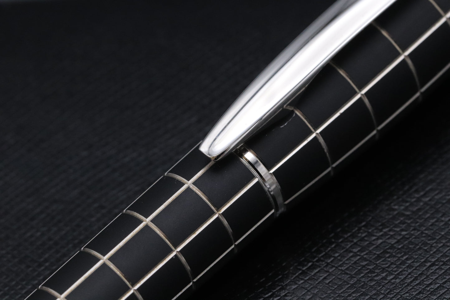 Montblanc Starwalker Rubber Platinum Fountain Pen