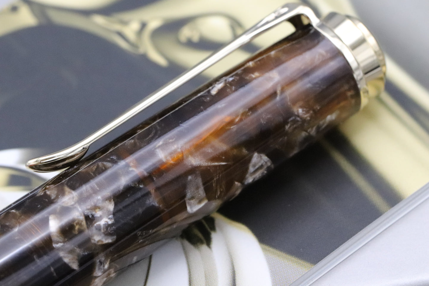 Pelikan Souveran M800 Renaissance Brown Fountain Pen - UNUSED - EF Nib