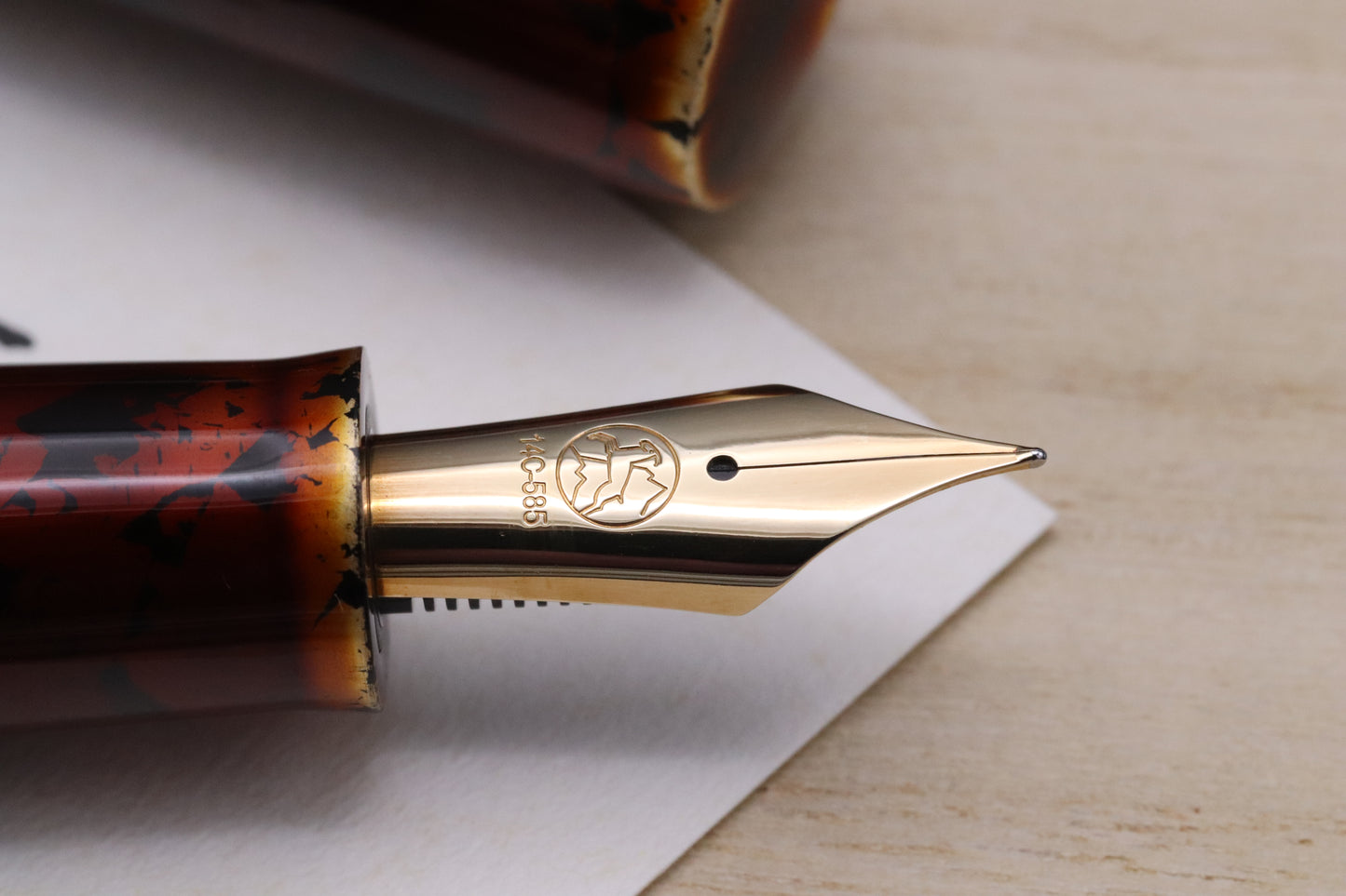 Yurie Shitsu-Kou Byakudan Urushi Fountain Pen - UNUSED - MF Nib