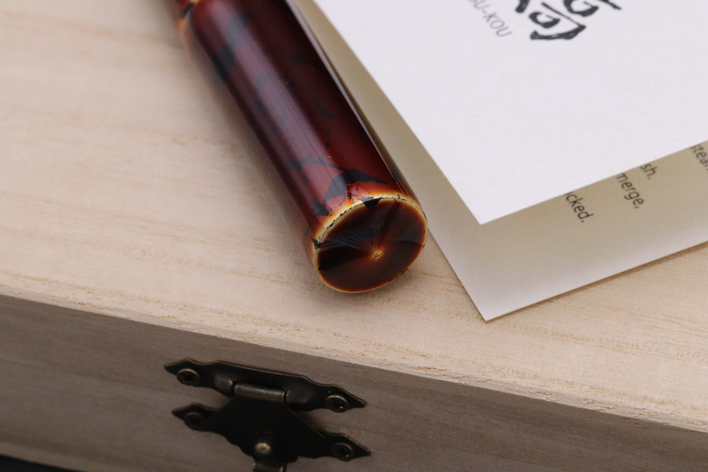 Yurie Shitsu-Kou Byakudan Urushi Fountain Pen - UNUSED - MF Nib