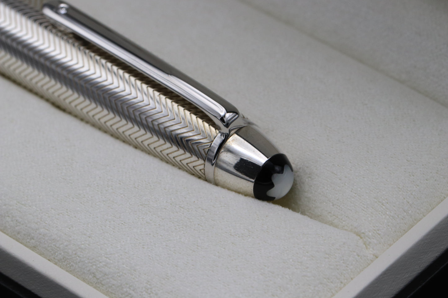 Montblanc Meisterstuck 146 LeGrand Silver Barley Diamond Fountain Pen - BB Nib