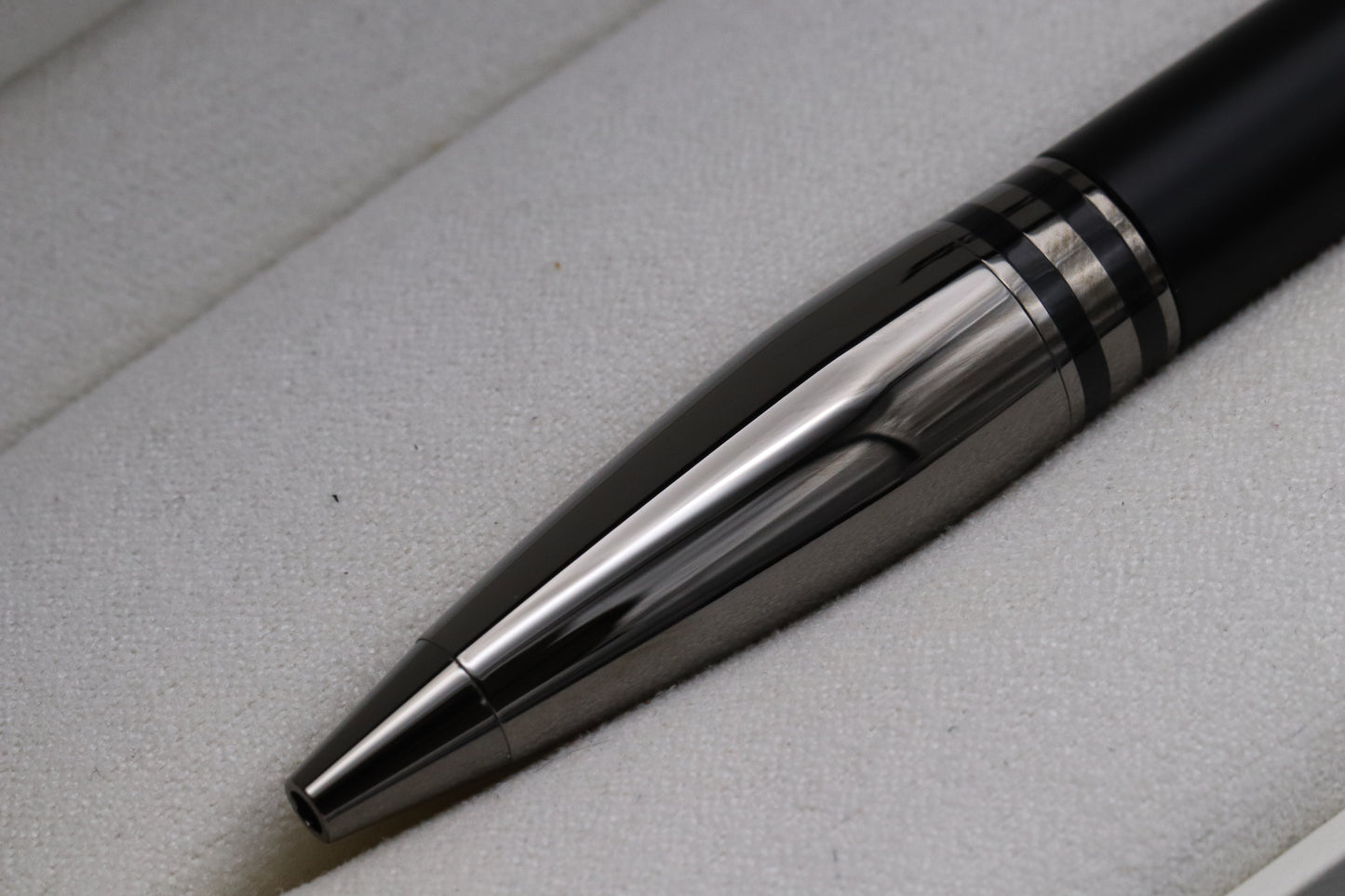 Montblanc Starwalker Ultra Black Doue Ballpoint Pen - UNUSED