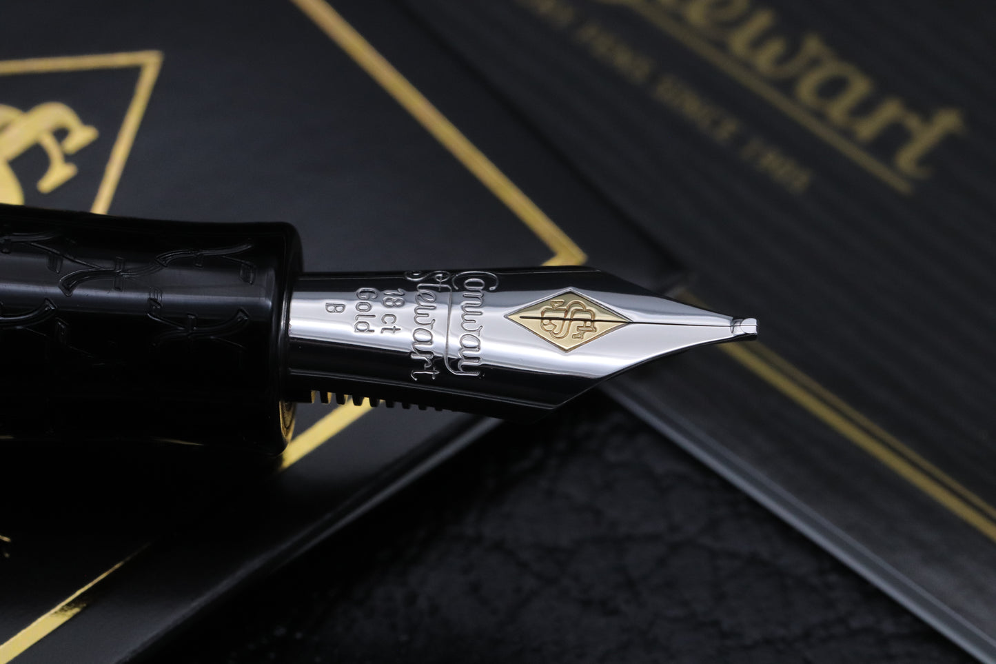 Conway Stewart Winston Chartwell Limited Edition Fountain Pen - Broad Nib