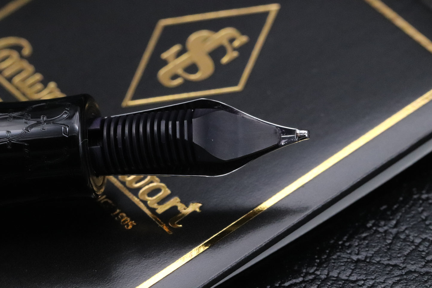 Conway Stewart Winston Chartwell Limited Edition Fountain Pen - Broad Nib