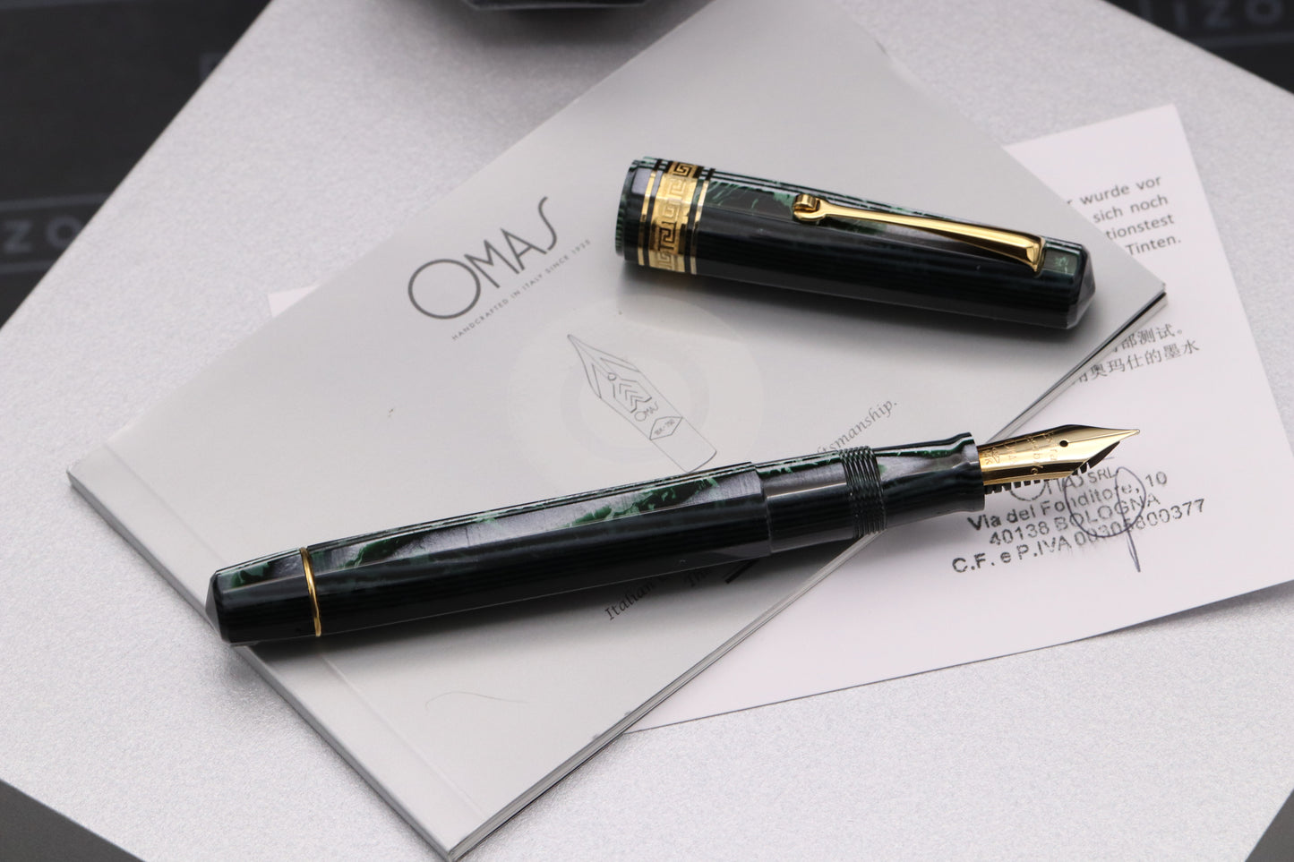 Omas Paragon Arco Verde Celluloid Gold LE80 Fountain Pen - Extra Flessible Nib