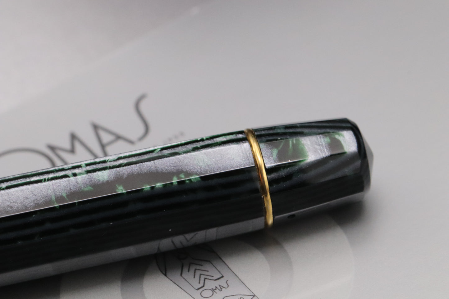 Omas Paragon Arco Verde Celluloid Gold LE80 Fountain Pen - Extra Flessible Nib