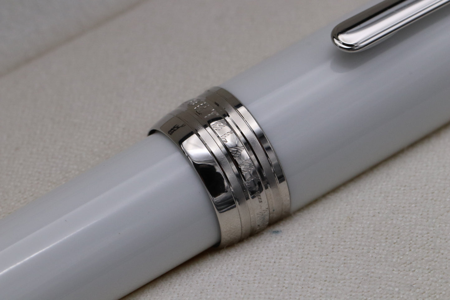 Montblanc Masters for Meisterstuck LeGrand Meissen White Porcelain Fountain Pen