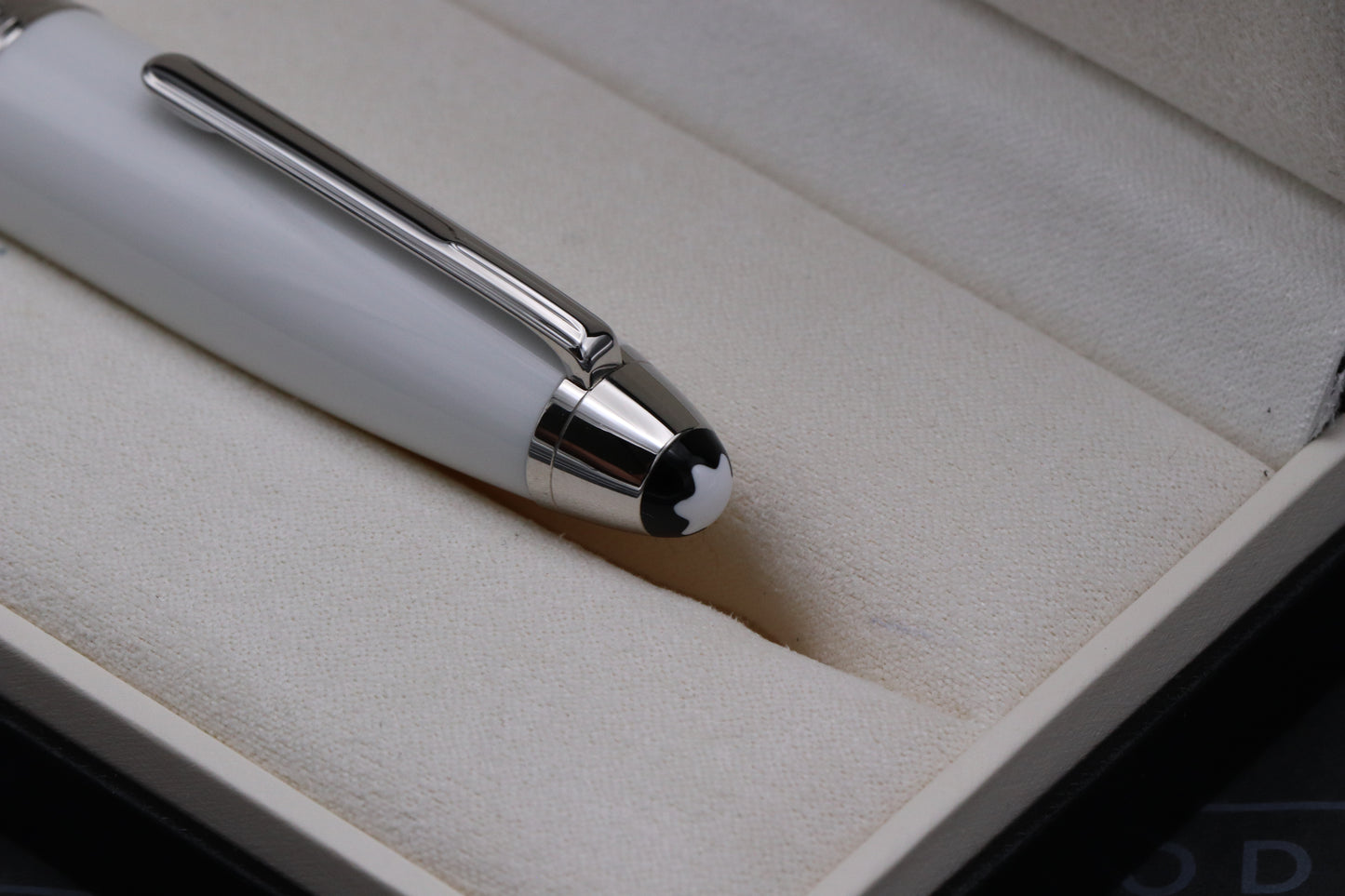 Montblanc Masters for Meisterstuck LeGrand Meissen White Porcelain Fountain Pen