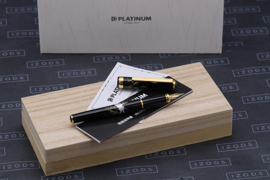 Platinum Kanazawa-Haku Moon and Rabbit Fountain Pen