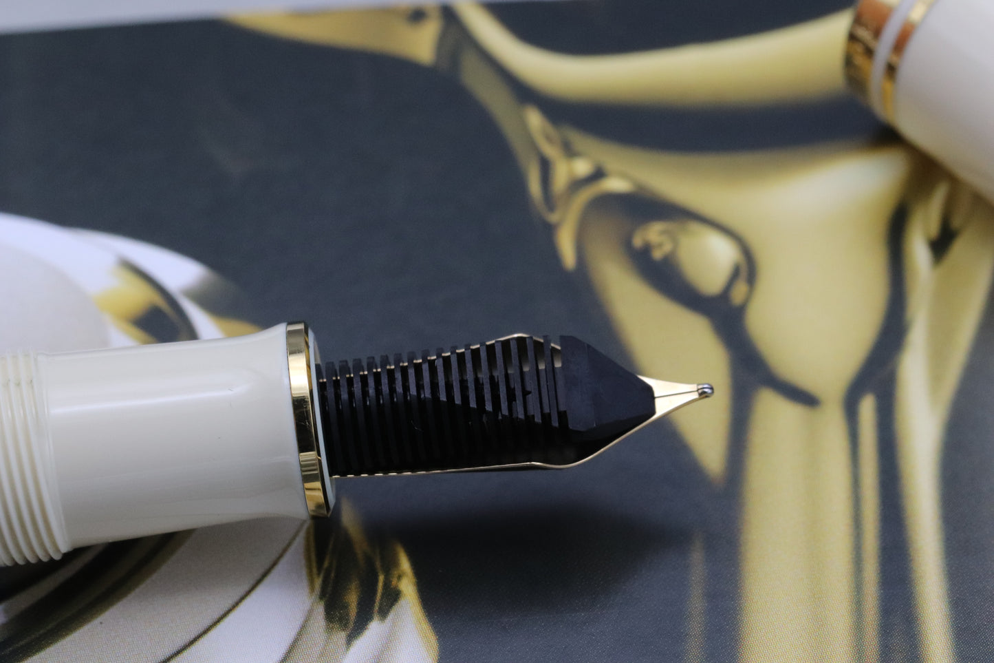 Pelikan Souveran M800 Cream Blue Fountain Pen - F Nib