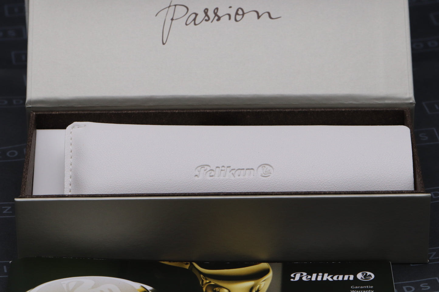 Pelikan Souveran M800 Cream Blue Fountain Pen - F Nib