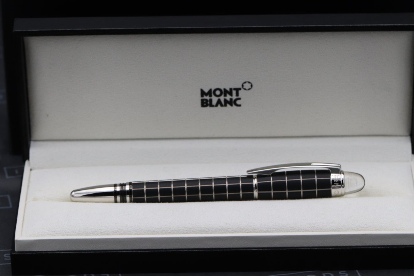 Montblanc Starwalker Rubber Platinum Fountain Pen - Serviced by MB Nov 2025