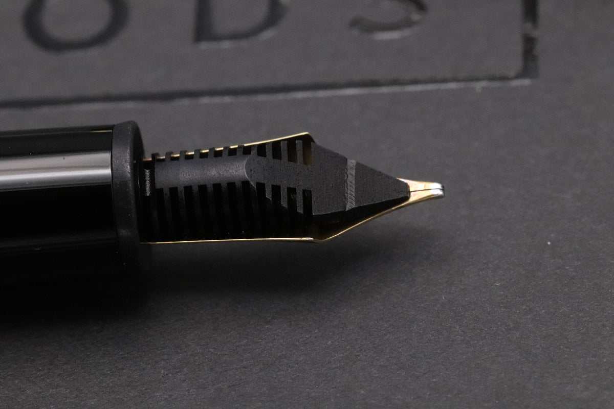 Montblanc Meisterstuck 146 LeGrand Pinstripe Sterling Silver Fountain Pen - 1991