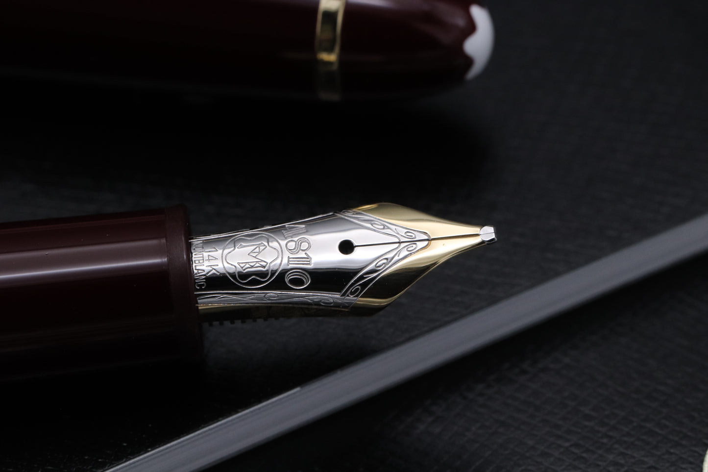 Montblanc Meisterstuck 147 Traveller Bordeaux Fountain Pen with Pouch - BB Nib